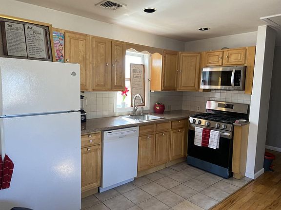 3rd image of 5221 Grand Ave #2