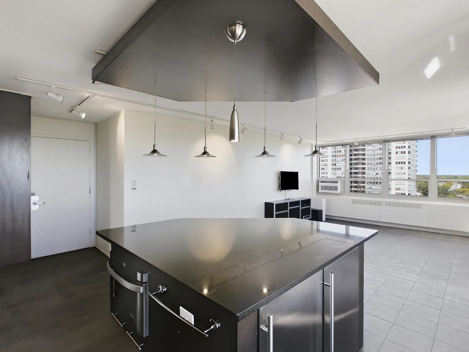 2 bed, 1.0 bath, 1000 sqft, $2,950 — Photo 3