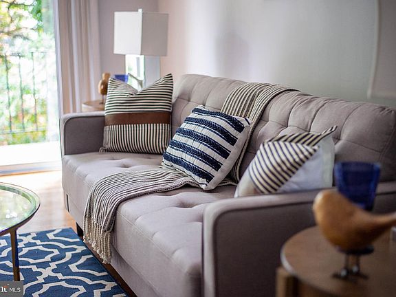 4th image of 1805 William St Unit 107