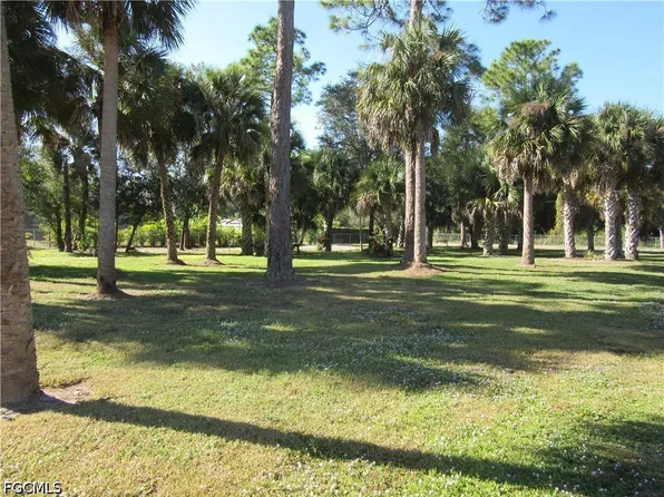 419 Broadway Ave, Lehigh Acres, FL 33972
