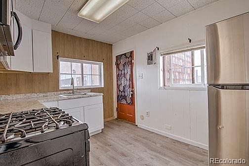 4th image of 138 E 4th Street