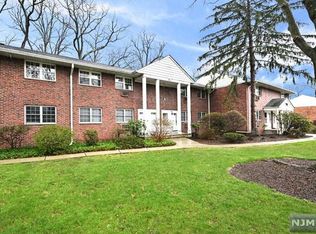 110 Washington Dr, Ramsey, NJ 07446