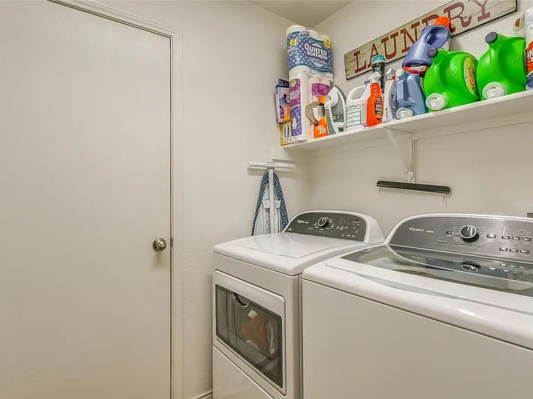 8832 Elk Creek Ln — Photo 14