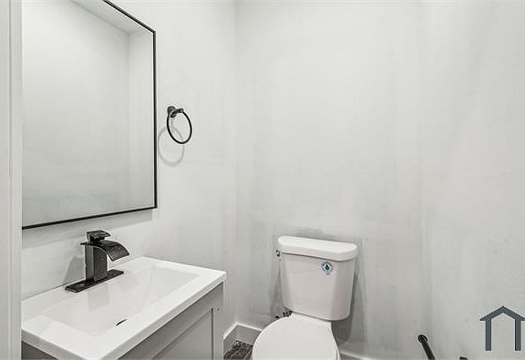 5th image of 4163 Mantua Ave #3