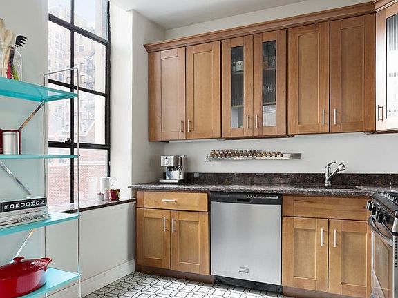 4th image of 65 Nassau St APT 10A