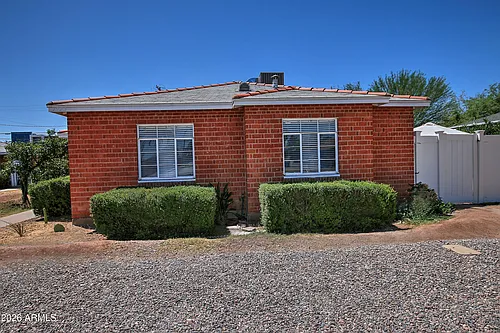 1923 W Earll Dr Photo 1