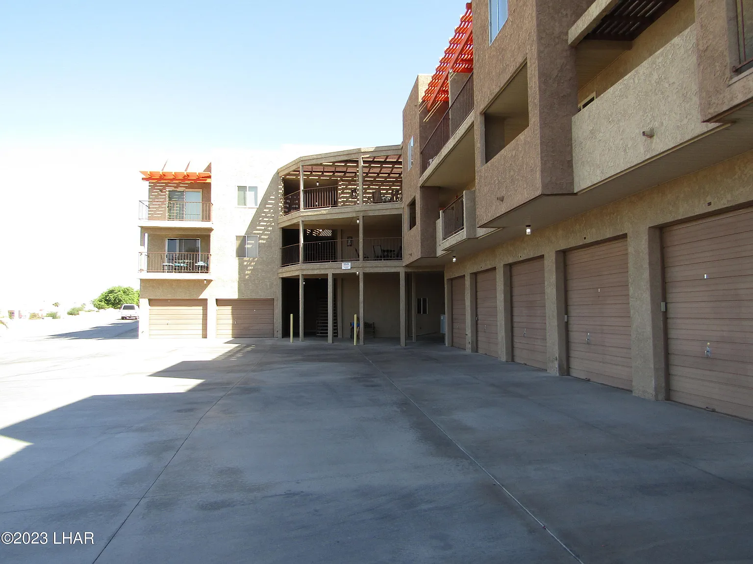 2 bed, 2.0 bath, 863 sqft, $1,800 — Photo 2