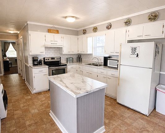 3rd image of 135 Greene Rd #118