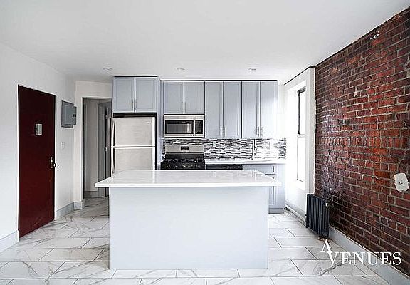 3rd image of 209 E 116th St #5D