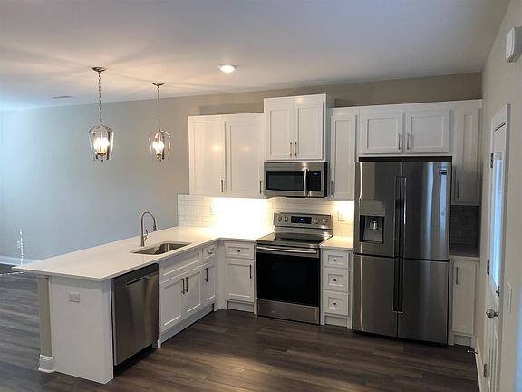 5th image of 555 Gresham Ln Unit 2-C