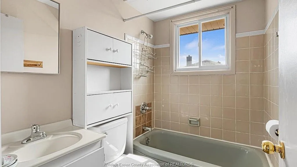 3 bed, $1,975 — Photo 4