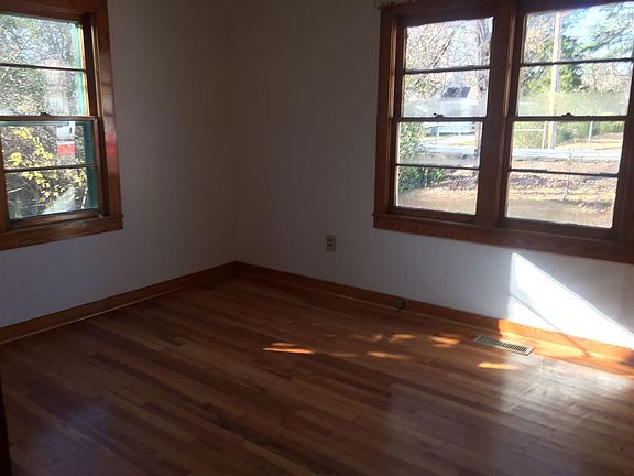 4th image of 2620 Shady Ln