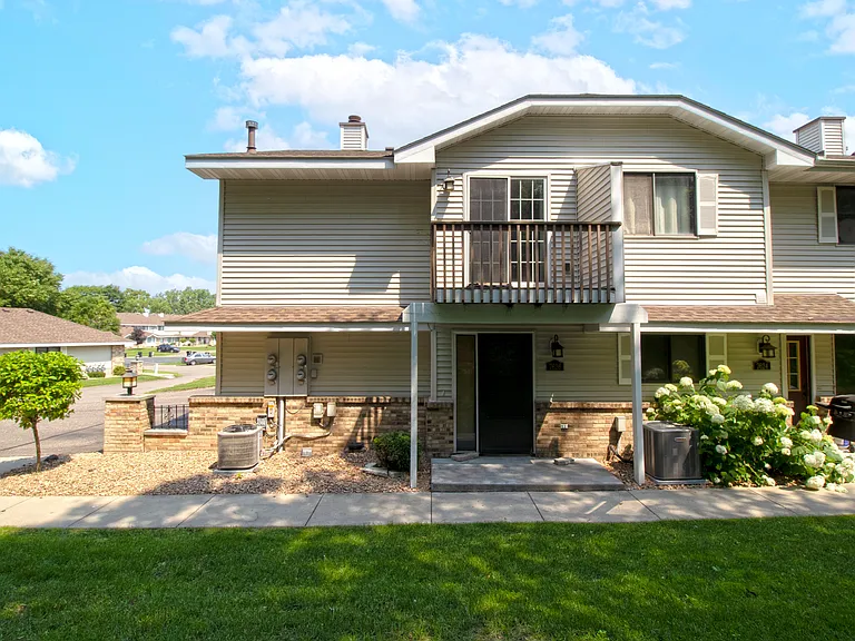 7626 Wedgewood Ct N — Photo 2