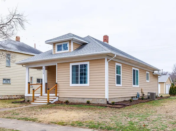 615 Ash St, Wamego, KS 66547