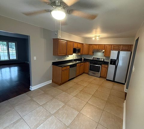 5th image of 522 S La Grange Rd #1N
