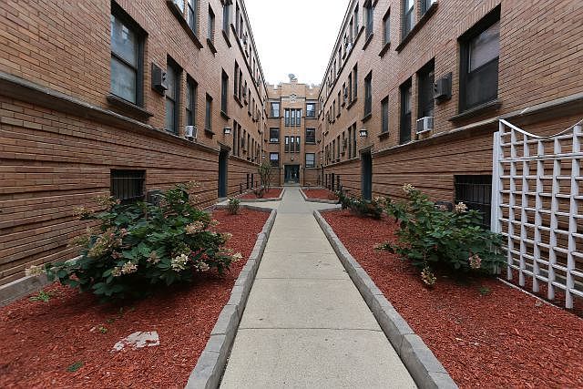 1st image of 817A W Cornelia Ave APT 108