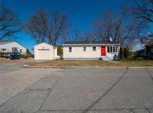 80 Lakeview Dr, Providence, RI 02910