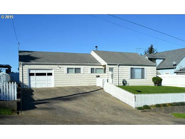 2236 McPherson Ave photo 1