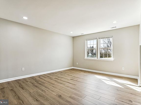 5th image of 1016 Manning Dr