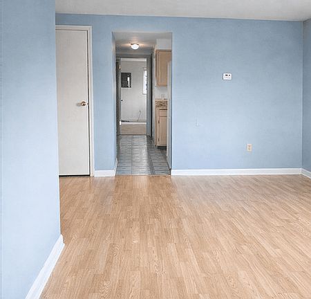 5th image of 111 Bennington Dr #4