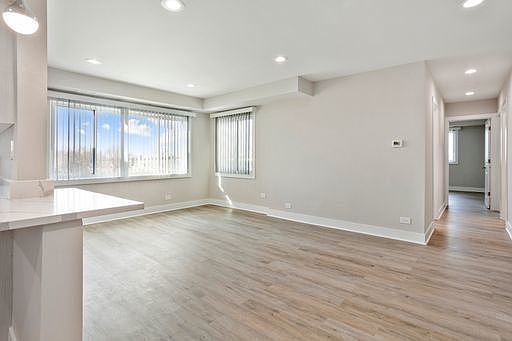 2nd image of 2333 W Lunt Ave #502