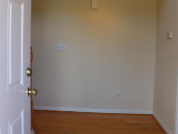 4th image of 887 Charlotte Dr