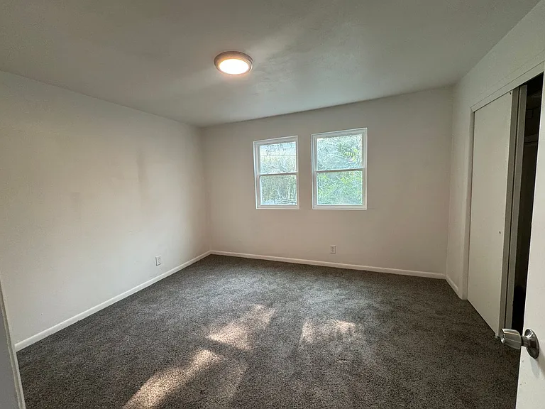 1125 Little Bay Ave — Photo 6