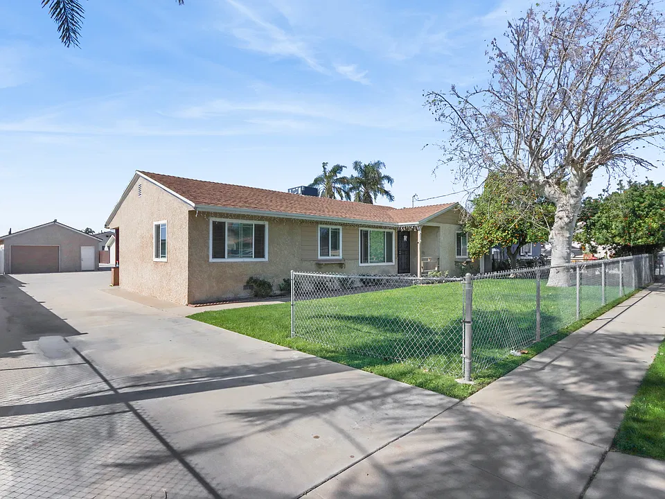 Cypress Ave