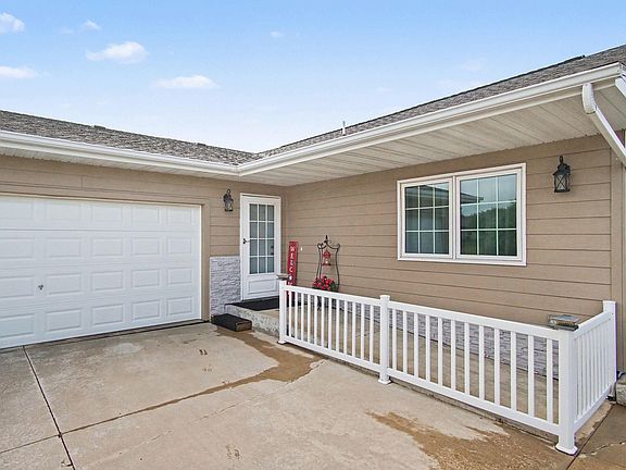 2nd image of 411 Cypress Cir