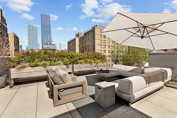 Sold by Compass | media 1