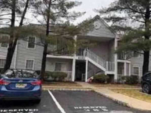 7 Townsend Ct, Franklin Park, NJ 08823