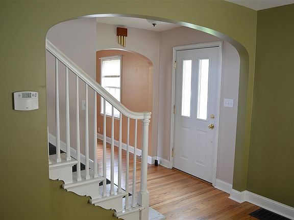 3rd image of 1441 E Lasalle Ave