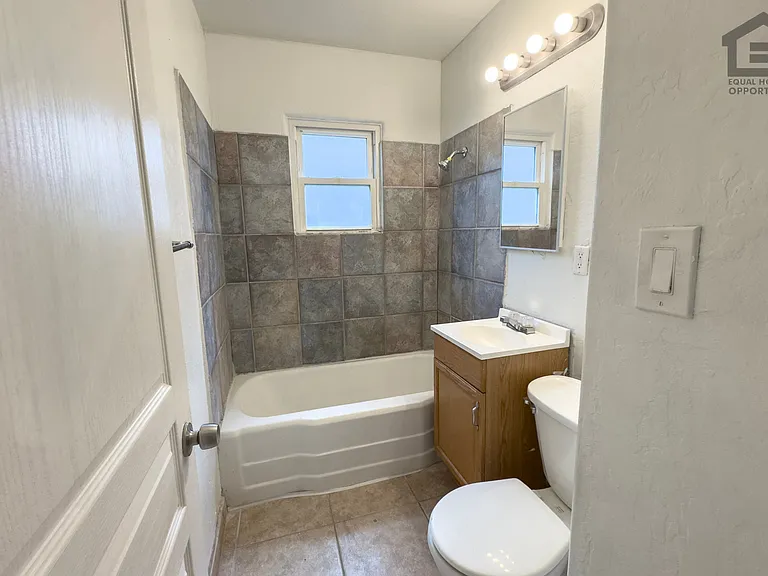 2517 E Culver St — Photo 23