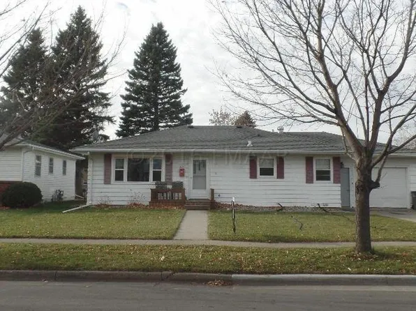 2211 7th St S, Moorhead, MN 56560