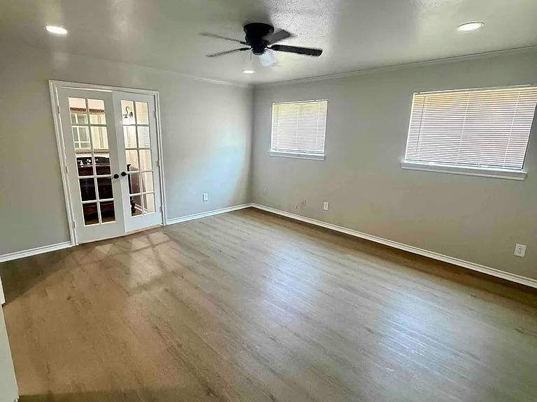 830 Windsor Pl — Photo 11