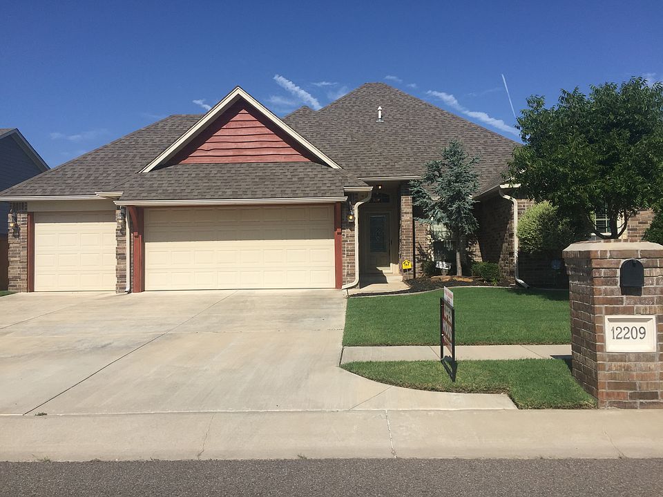 1st image of 12209 Oak Grove Dr