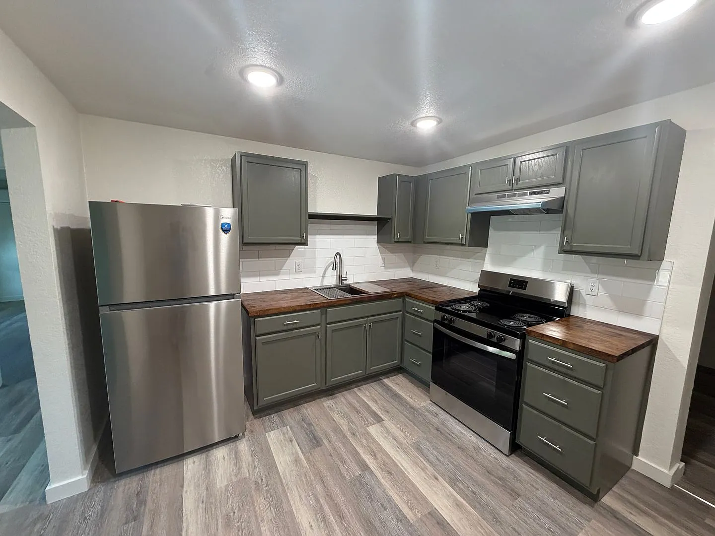 Newly Remodeled 2/1 With Large Backyard - More Pictures Coming — Photo 2