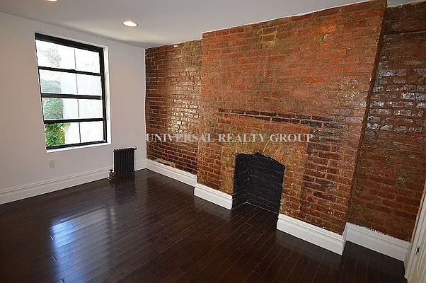 Rented by Universal Realty Group | media 20