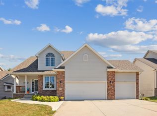 2750 Lexington Dr, Norwalk, IA 50211