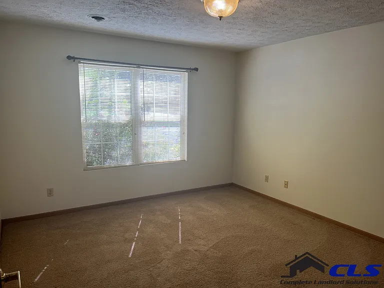 550 College Ave — Photo 9