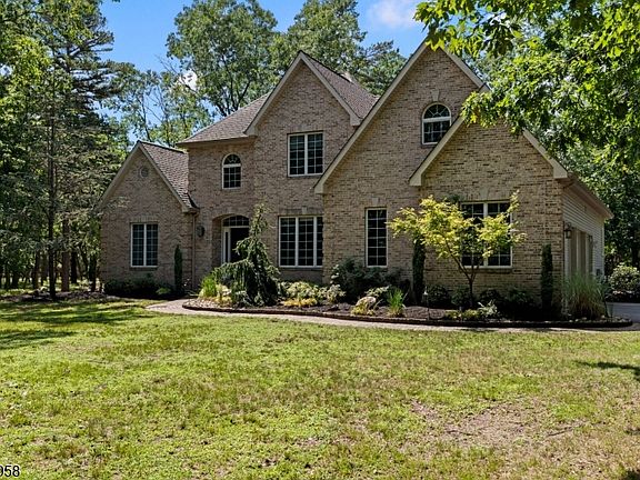 3rd image of 7 Harmony Ct