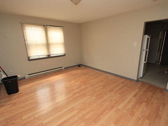 2nd image of 40 Irving Pl APT 4