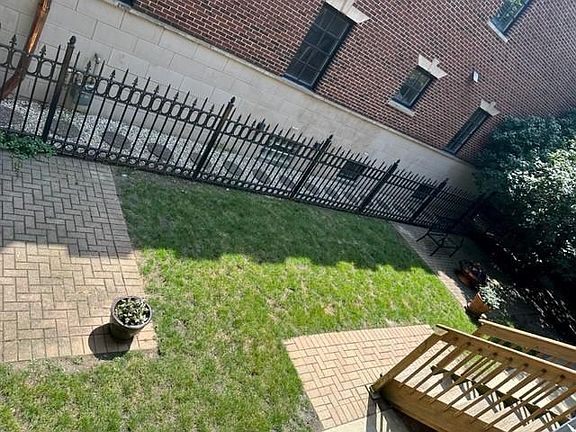 2nd image of 4055 N Hermitage Ave APT 1N