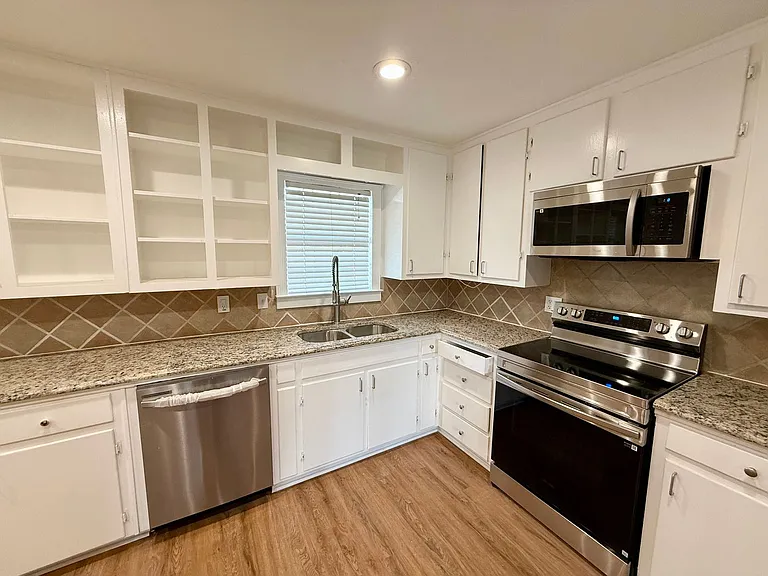 207 Estates Dr — Photo 5