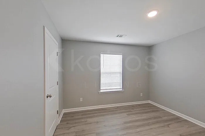 391 Angela St — Photo 11