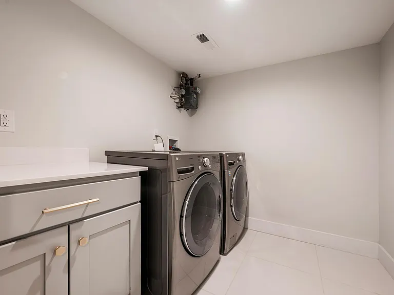 2545 S Filmore St E — Photo 21