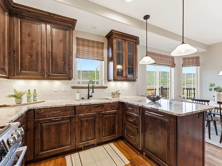 3286 Lower Saddleback Rd — Photo 4