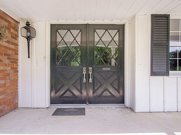 4th image of 1811 Hacienda Dr