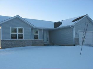 5828 Bethpage Cir SW, Cedar Rapids, IA 52404