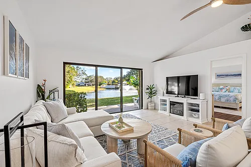 913 Club Dr Photo 1